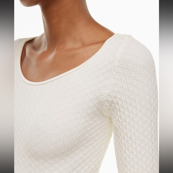 Aritzia - Scrunchee Winsome Longsleeve - Picture 2 of 7